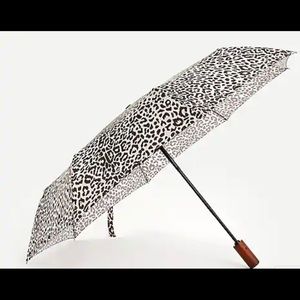 NWOT Printed pocket umbrella Leopard Dusty Taupe